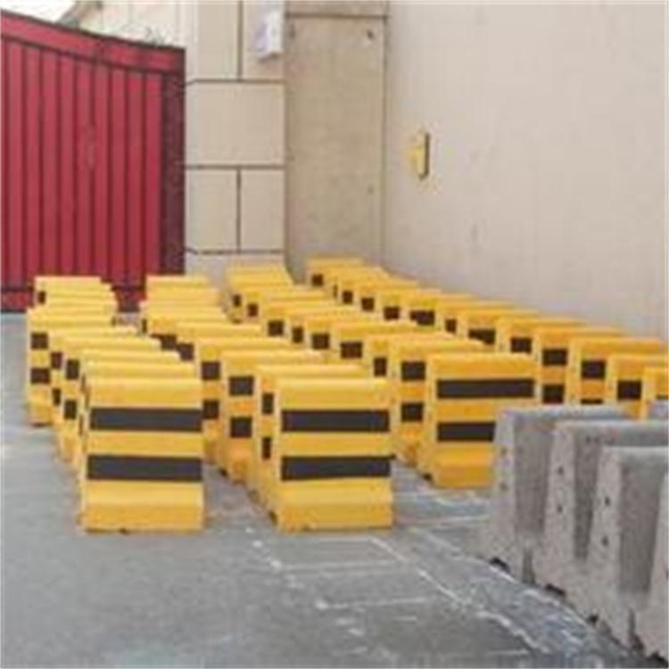 翰轩模具 隔离墩模具qq.jpg