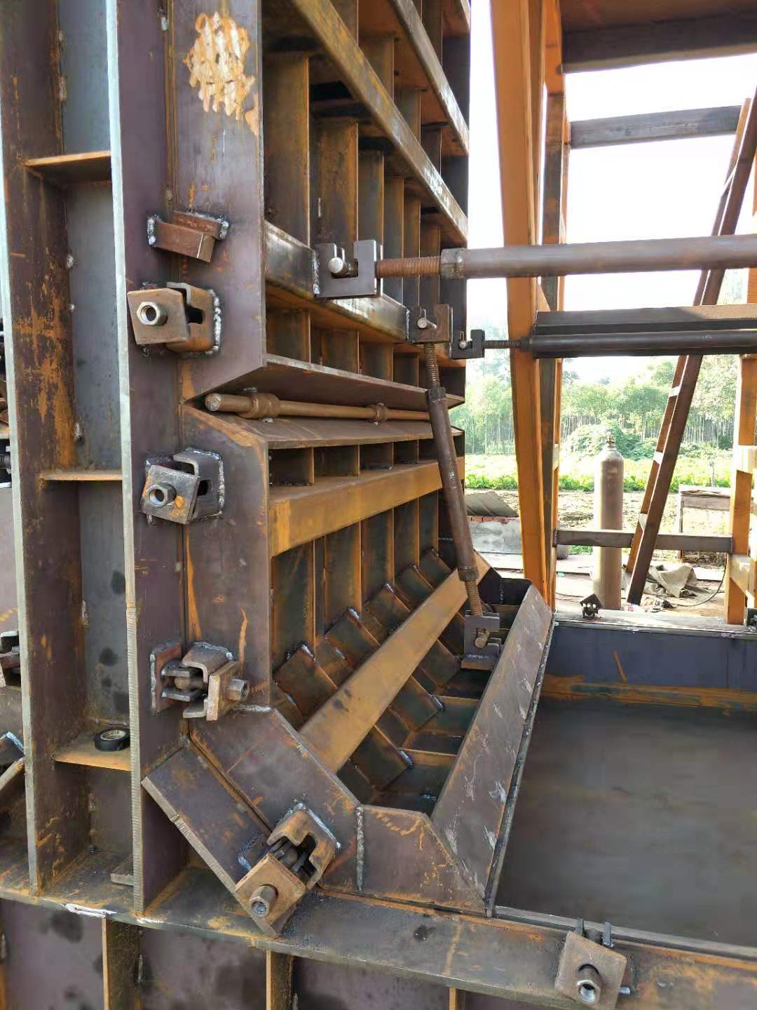 1587081561140102.jpg 箱涵模具2.jpg