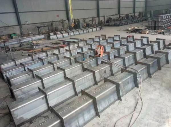 翰轩模具制造厂 隔离墩模具2.jpg