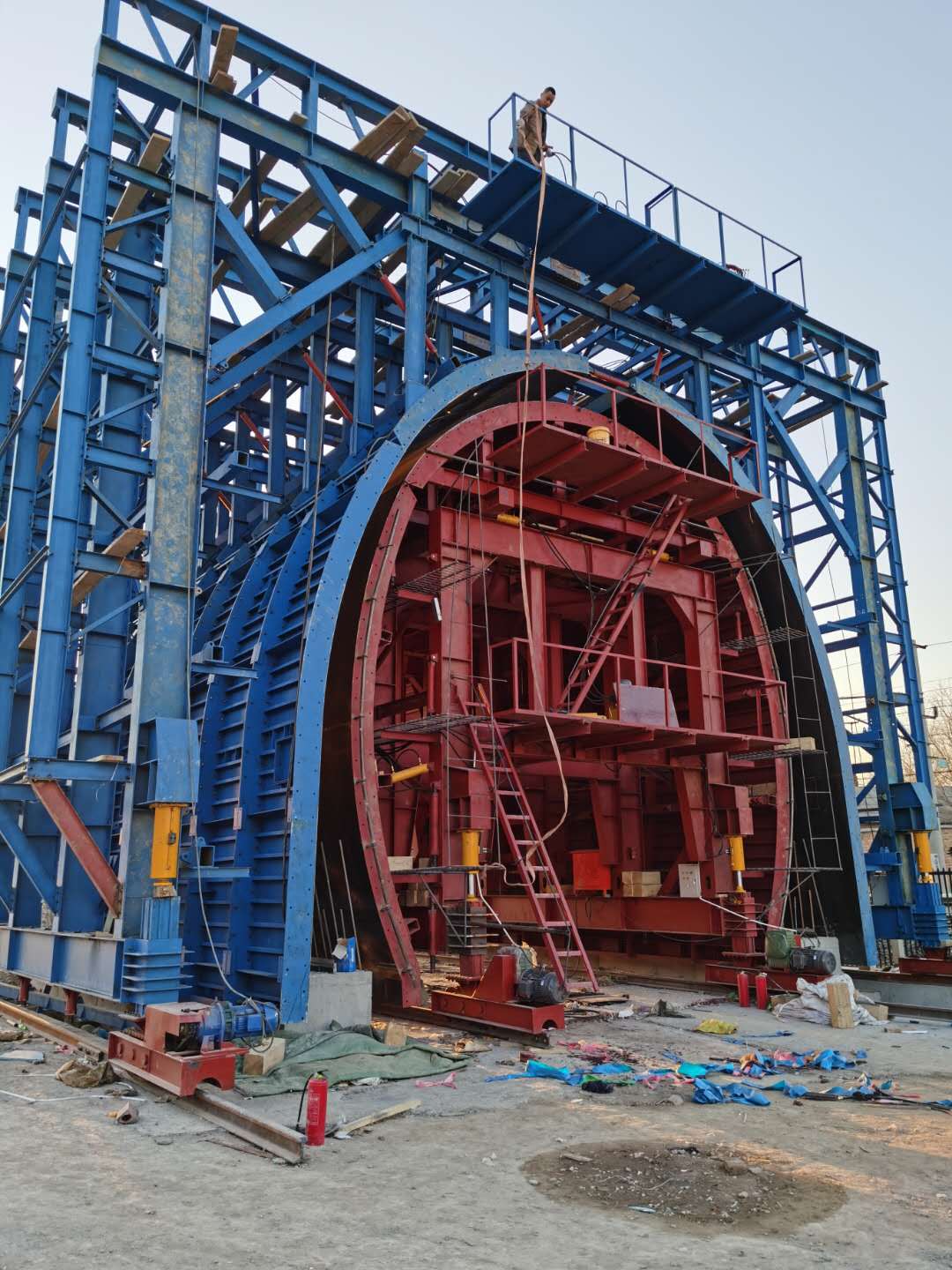 1624493764765184.jpg 隧道台车3.jpg